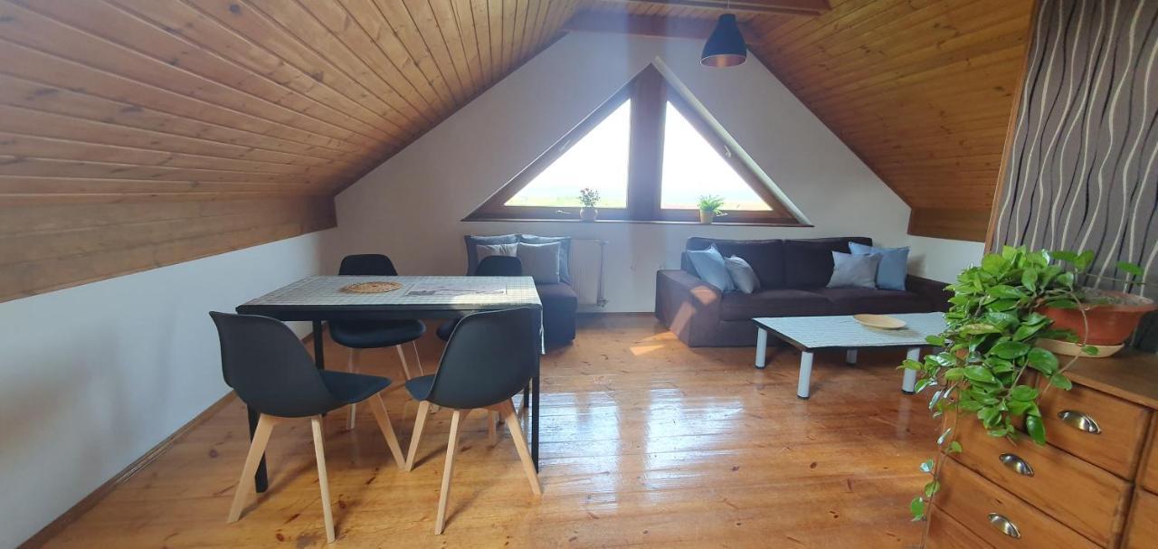 Buborek Apartman - Etyek Buitenkant foto